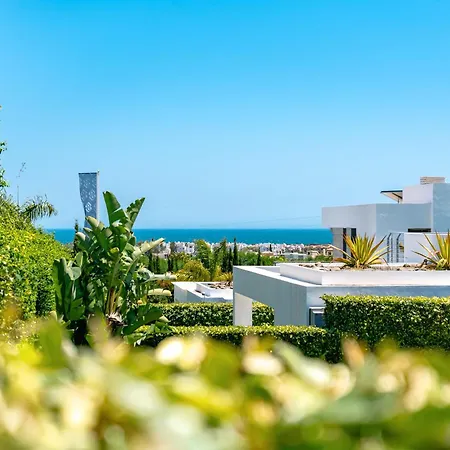 Dominica * Estepona
